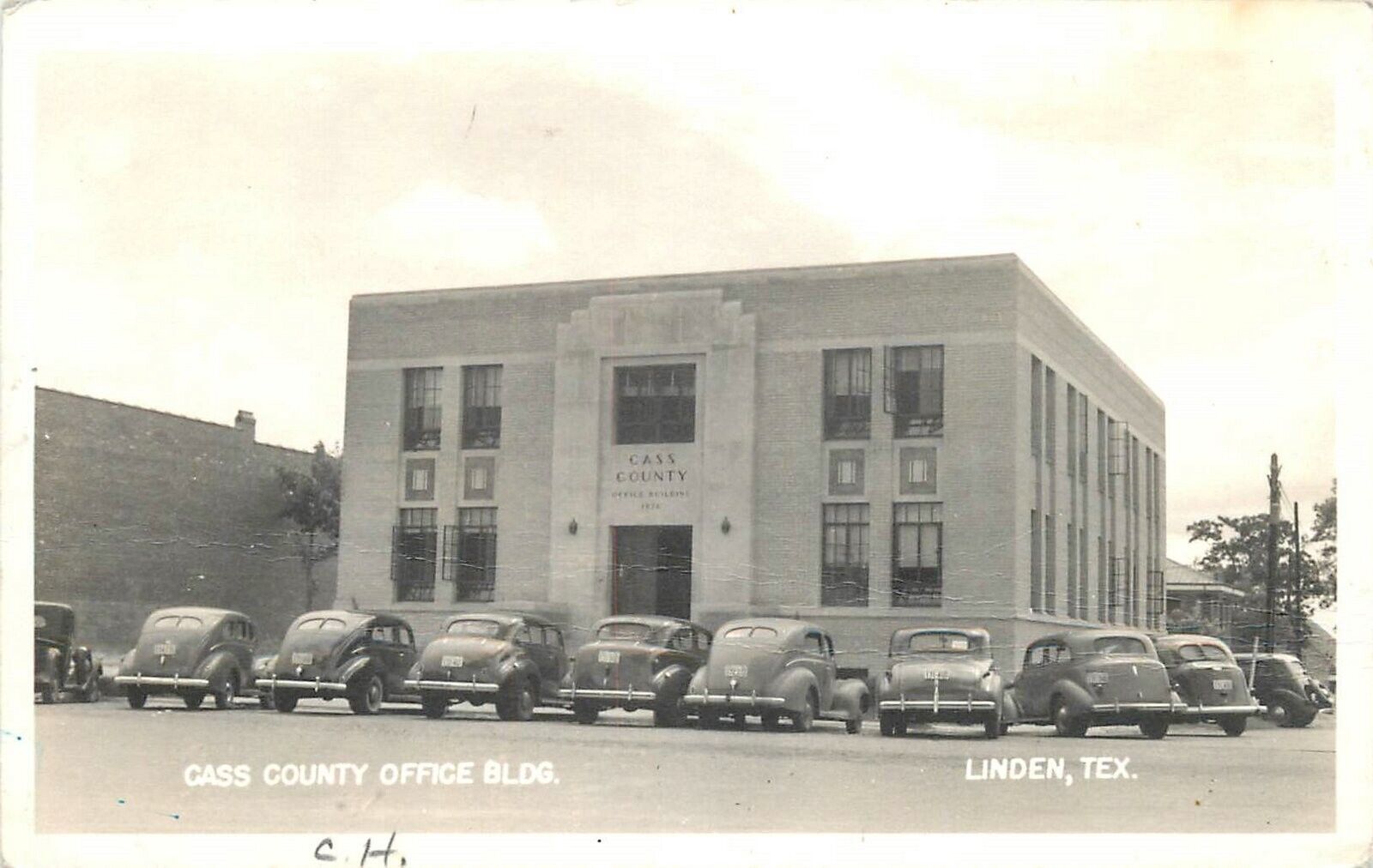 Postcard RPPC 1940s Texas Linden Cass County office Buildings autos TX24-962