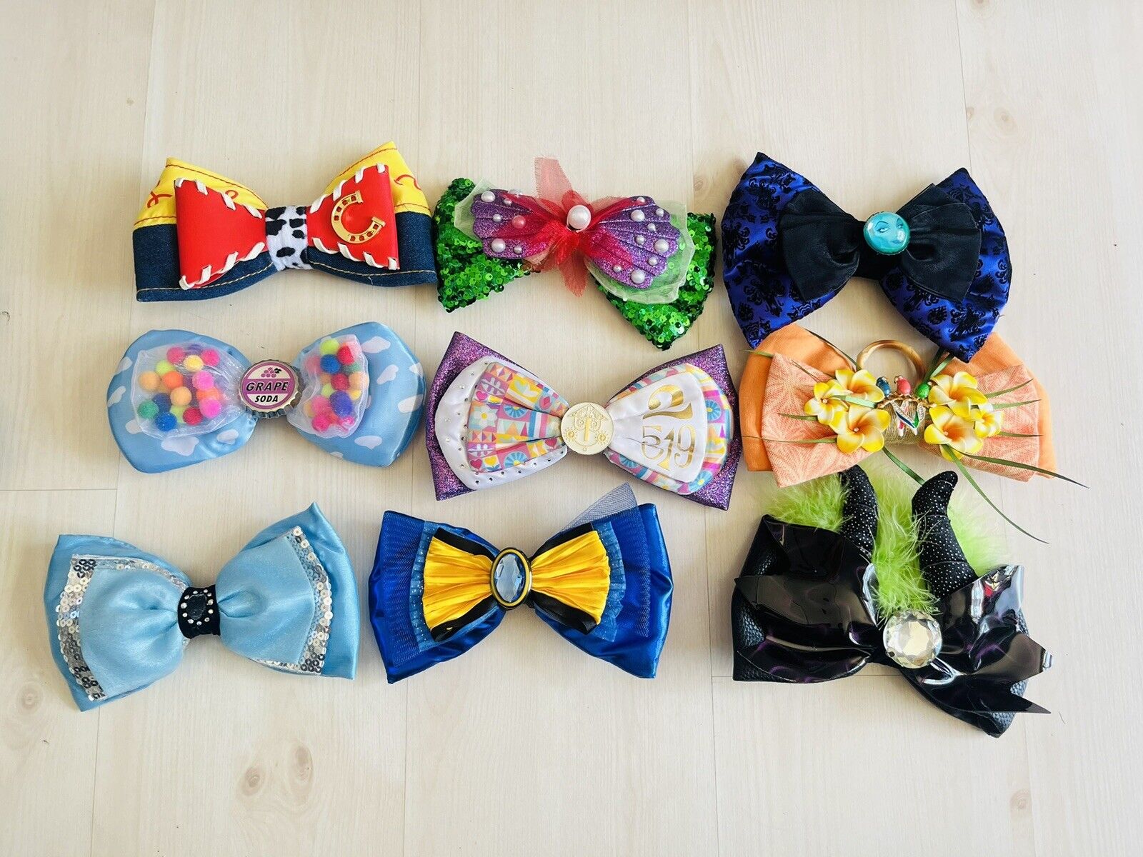 Interchangeable Bows From Disney Parks,  3 Sets Of Ears & 9 Bows