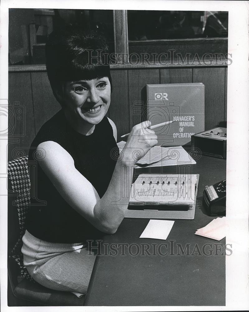 1966 Press Photo Ann Liebe works in customer relations at Humphrey Chevrolet