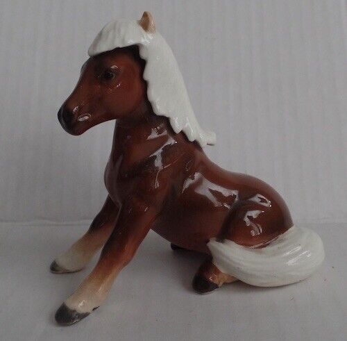 Pony Horse Figurine Norcrest Ceramic Porcelain Sitting Chestnut White Mane Tail