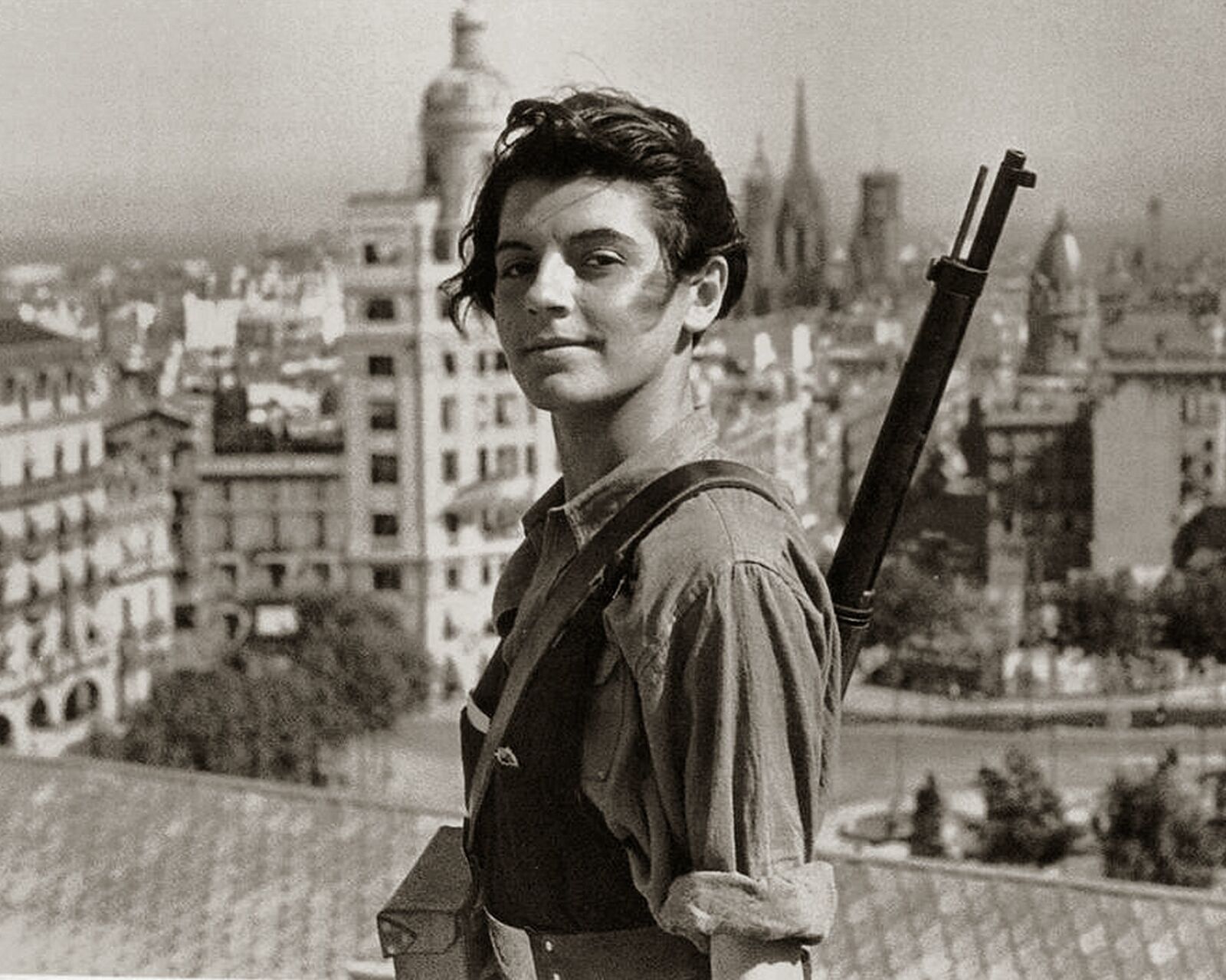 1938 FEMALE REPUBLICAN SOLDIER IN BARCELONA Spanish Civil War PHOTO  (187-z)