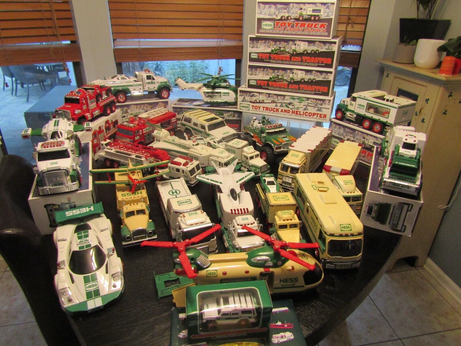 29+++ MASSIVE COLLECTION OF HESS TRUCKS & VEHICLES, YOU GET ALL SEE DESCRIPTN