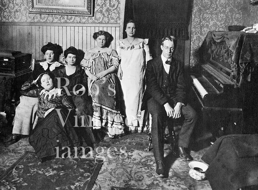 Klondike Old West  Photo Brothel Soiled Doves Parlor House Girls piano player