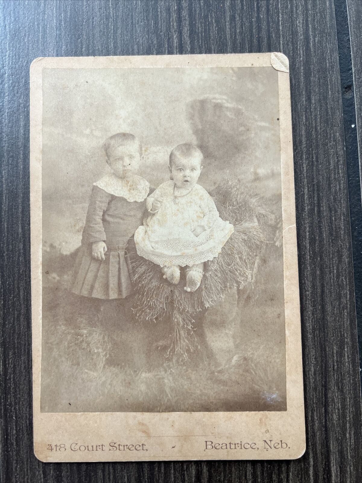 Antique 1890\'S CABINET CARD Photograph Baby Girl White Dress Cute Sisters Kids