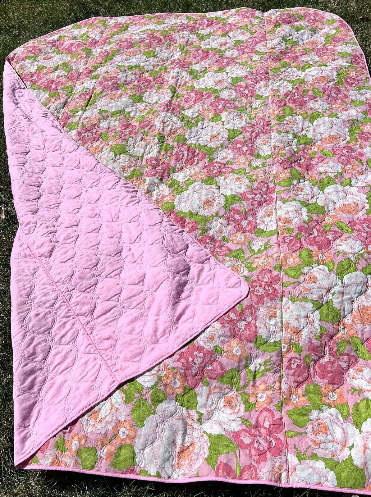Vintage 1960’s MOD Flower Power Bed Spread Comforter MCM 80” X 104” Pink Reverse