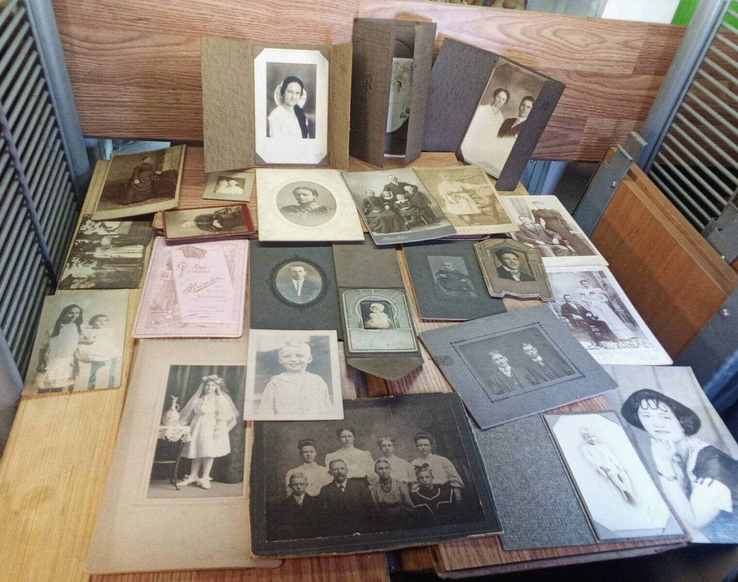 lot of 24 vintage photographs various pictures very cool please read