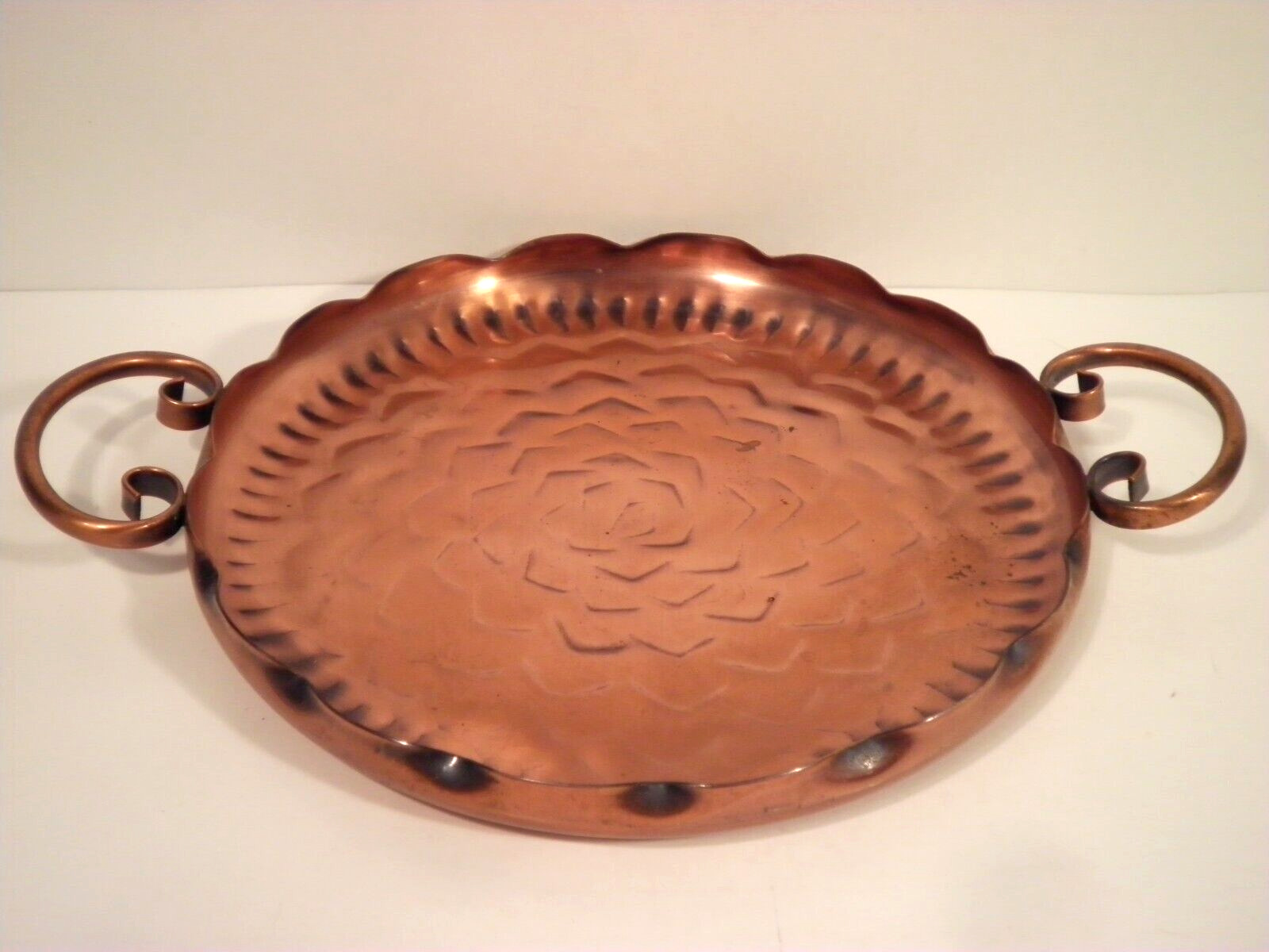 Vtg Solid Copper Gregorian Hammered Dual Handle Round Tray USA Scallop Flower