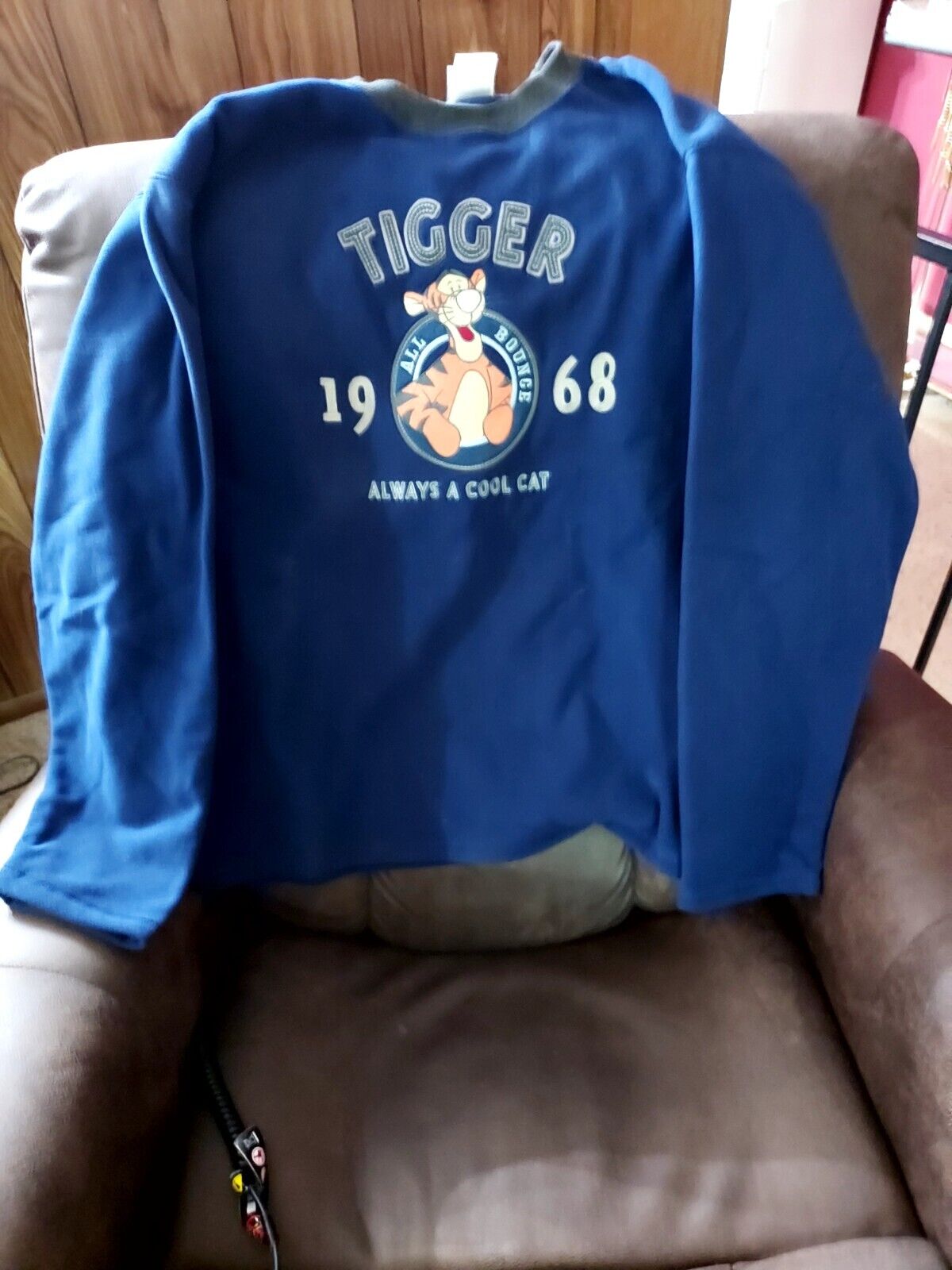 VTG Disney Store Exclusive TIGGER 1968 Always a Cool Cat Sweatshirt Mens XL