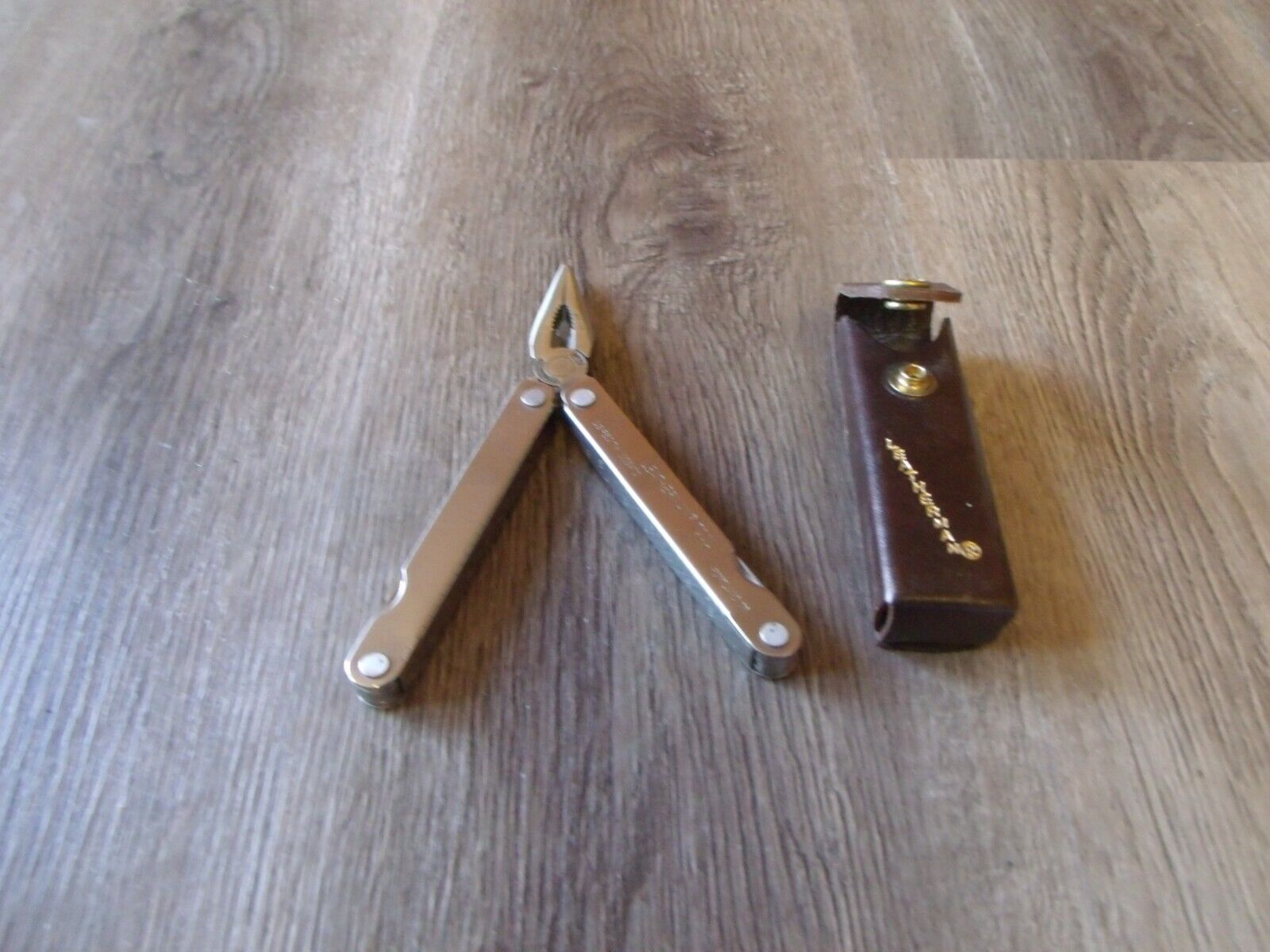 COLLECTIBLE  LEATHERMAN TOOL  MULTI TOOL WITH CASE