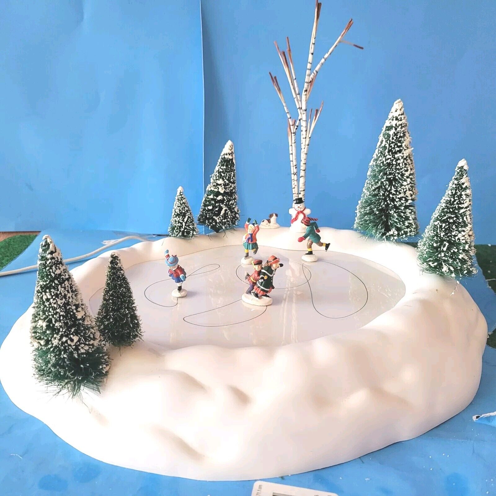 Dept 56 Christmas Village Animated Ice Skating Pond Complete Original Box Works 