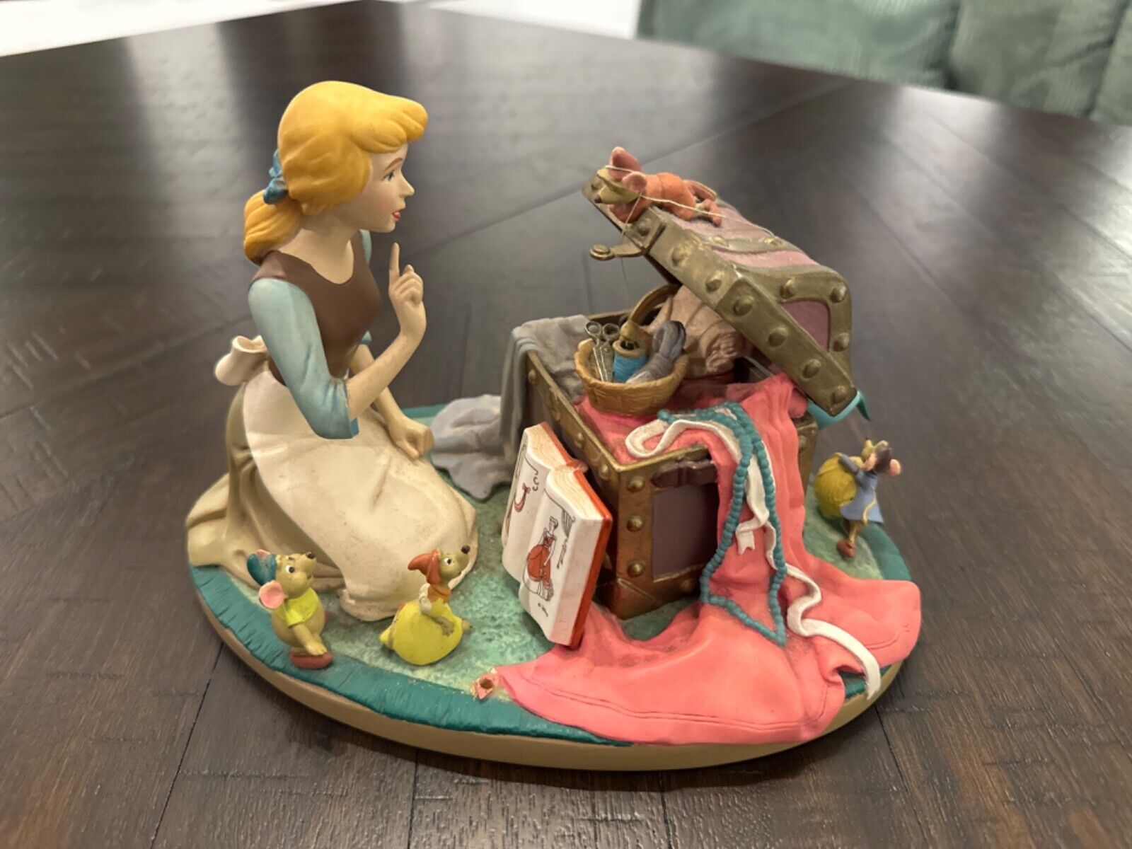 1995 Vintage Cinderella collectibles figurine. 