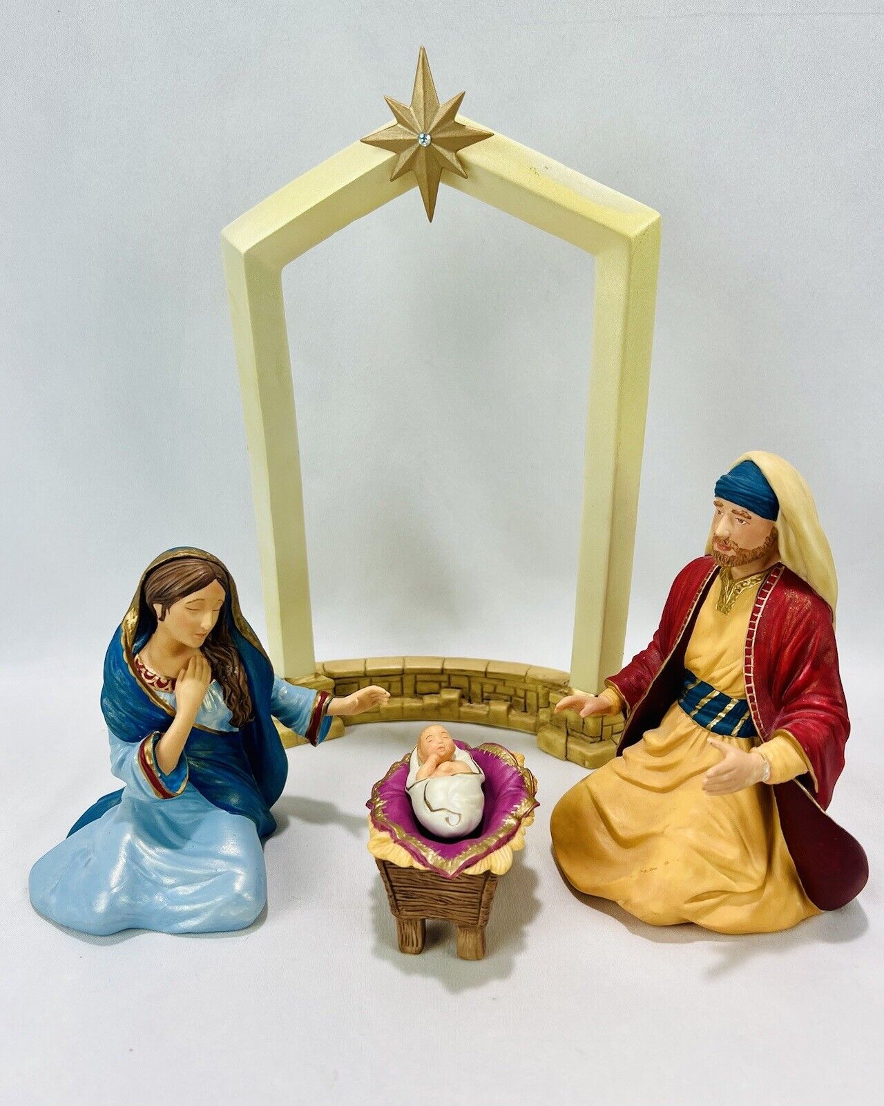 Hallmark Nativity 2005 Holy Family Baby Jesus Joseph Mary Christmas Star - Read