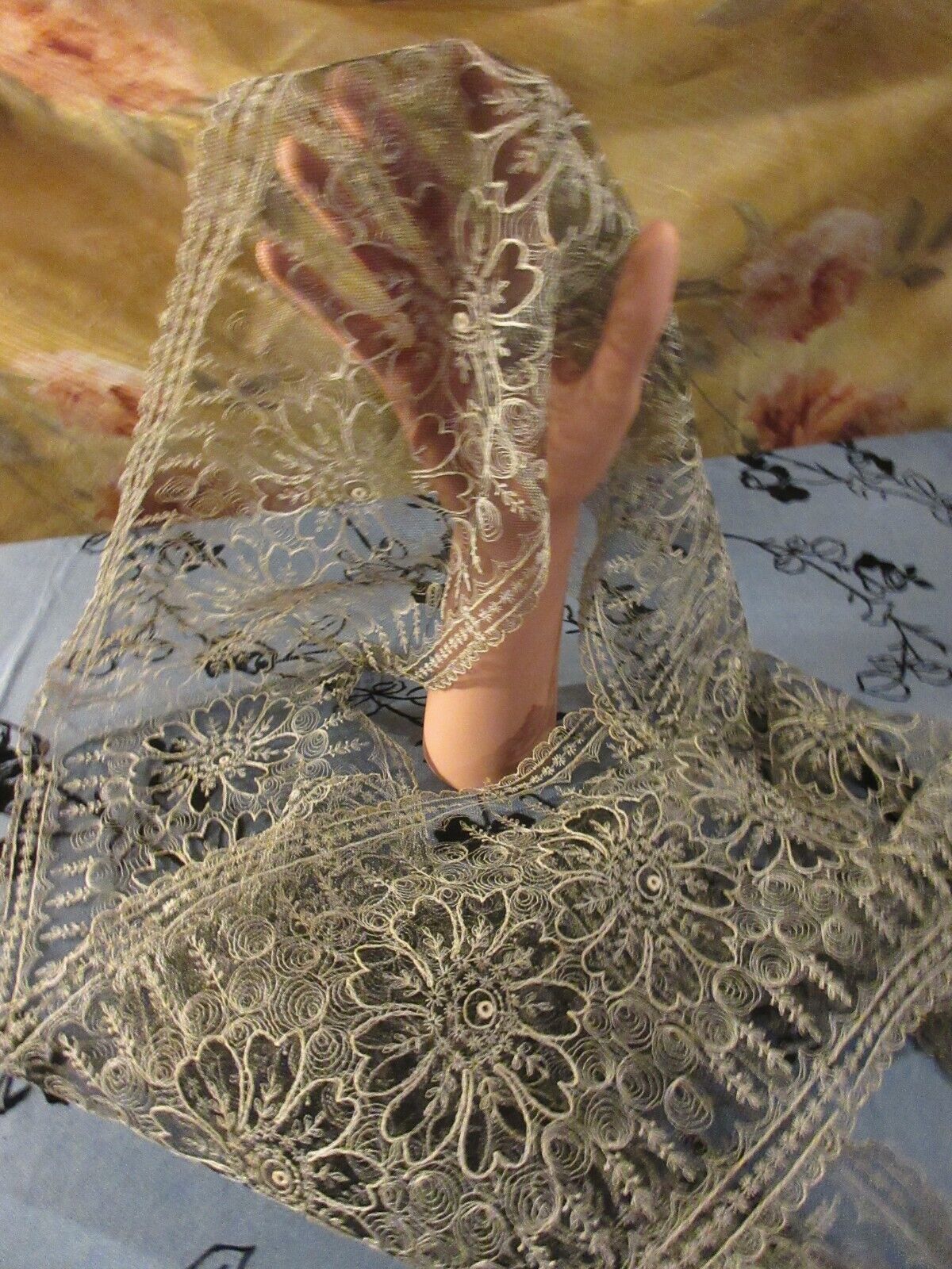 ~~Antique 1900\'s French Tambour O w Swirls Floral Lace, 3 Yards, No Issues~~