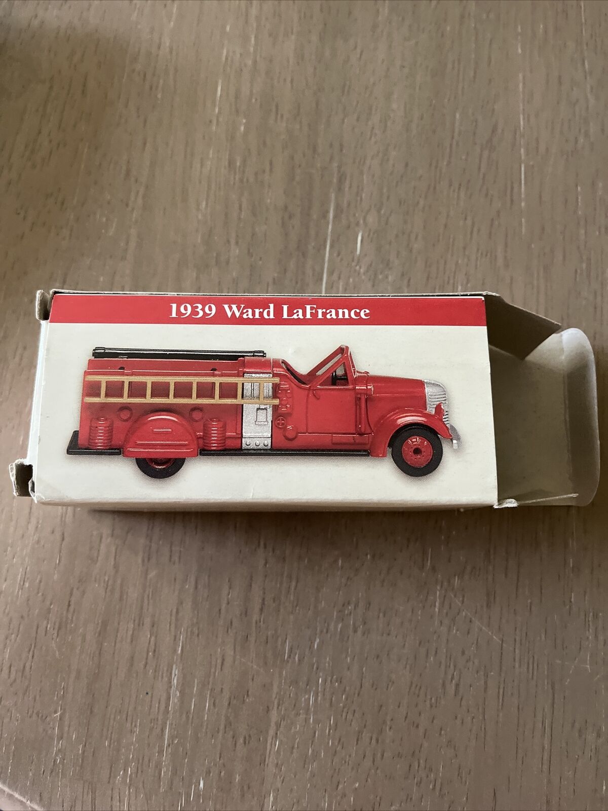 1939 ward lafrance fire truck (205)