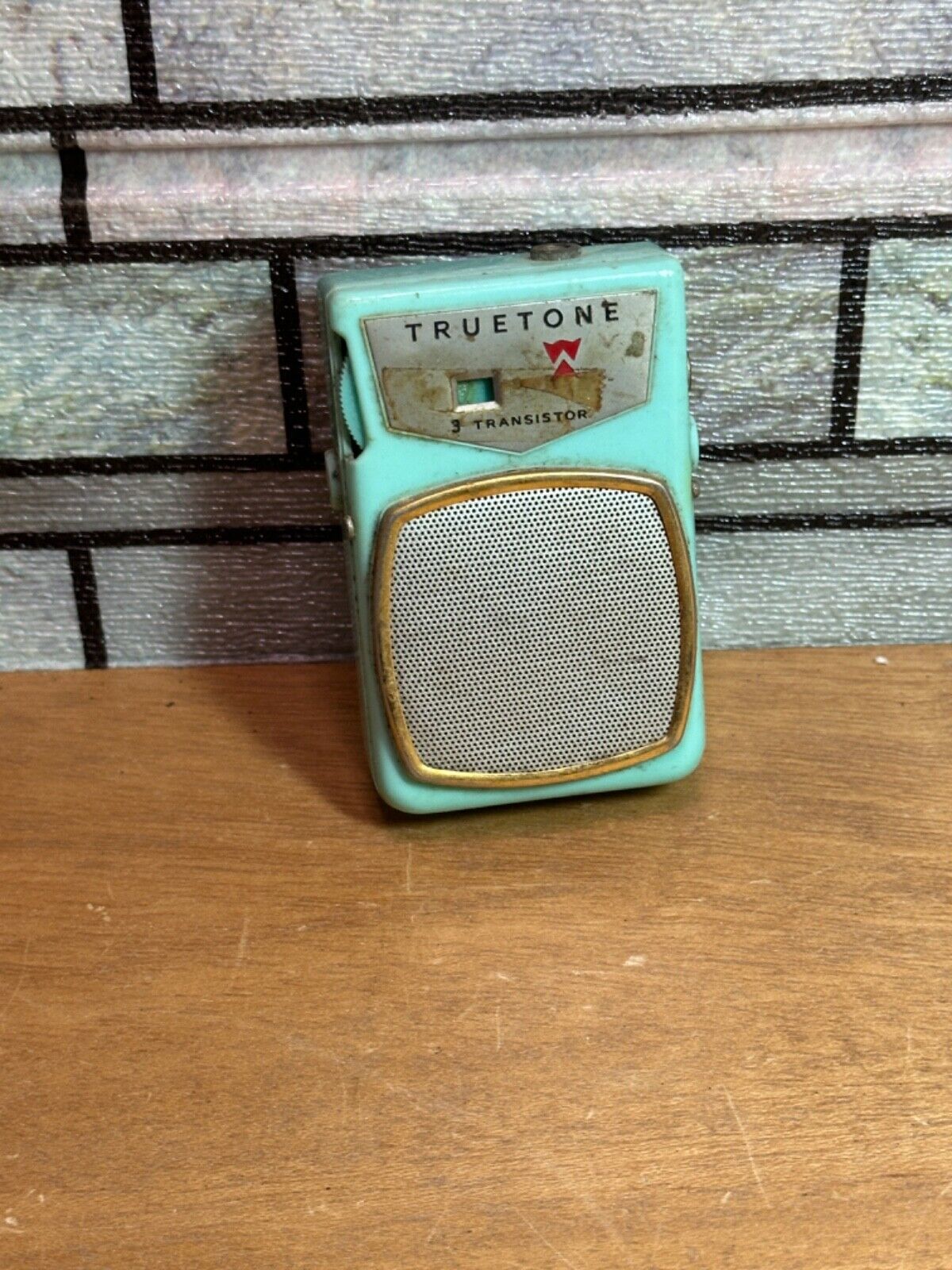 Vintage Transistor Radios Truetone Global 1940s Pocket Radios, Free QuikShip