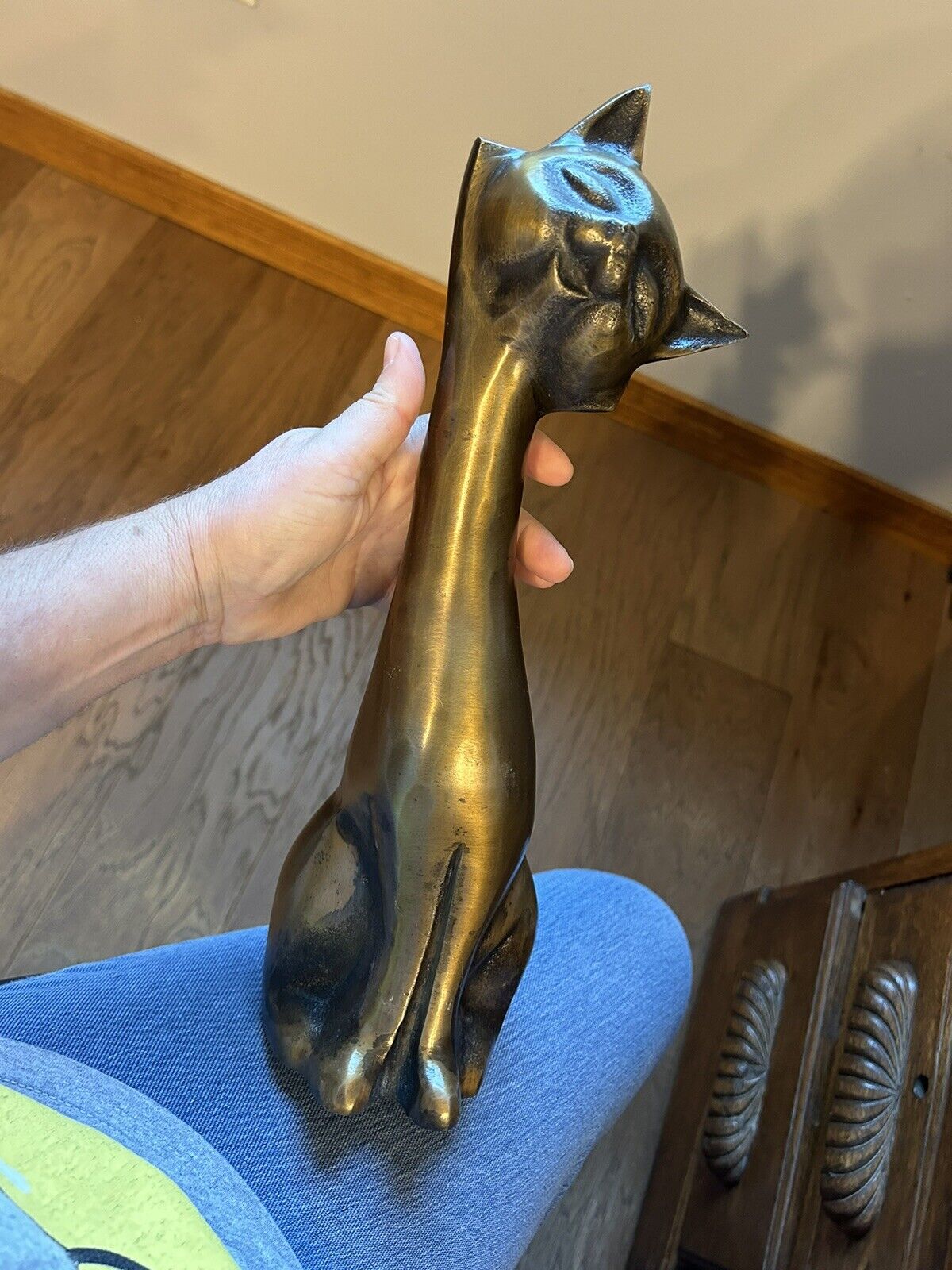 VINTAGE TALL PRETTY METAL BRASS COLOR CAT STATUE WITH 