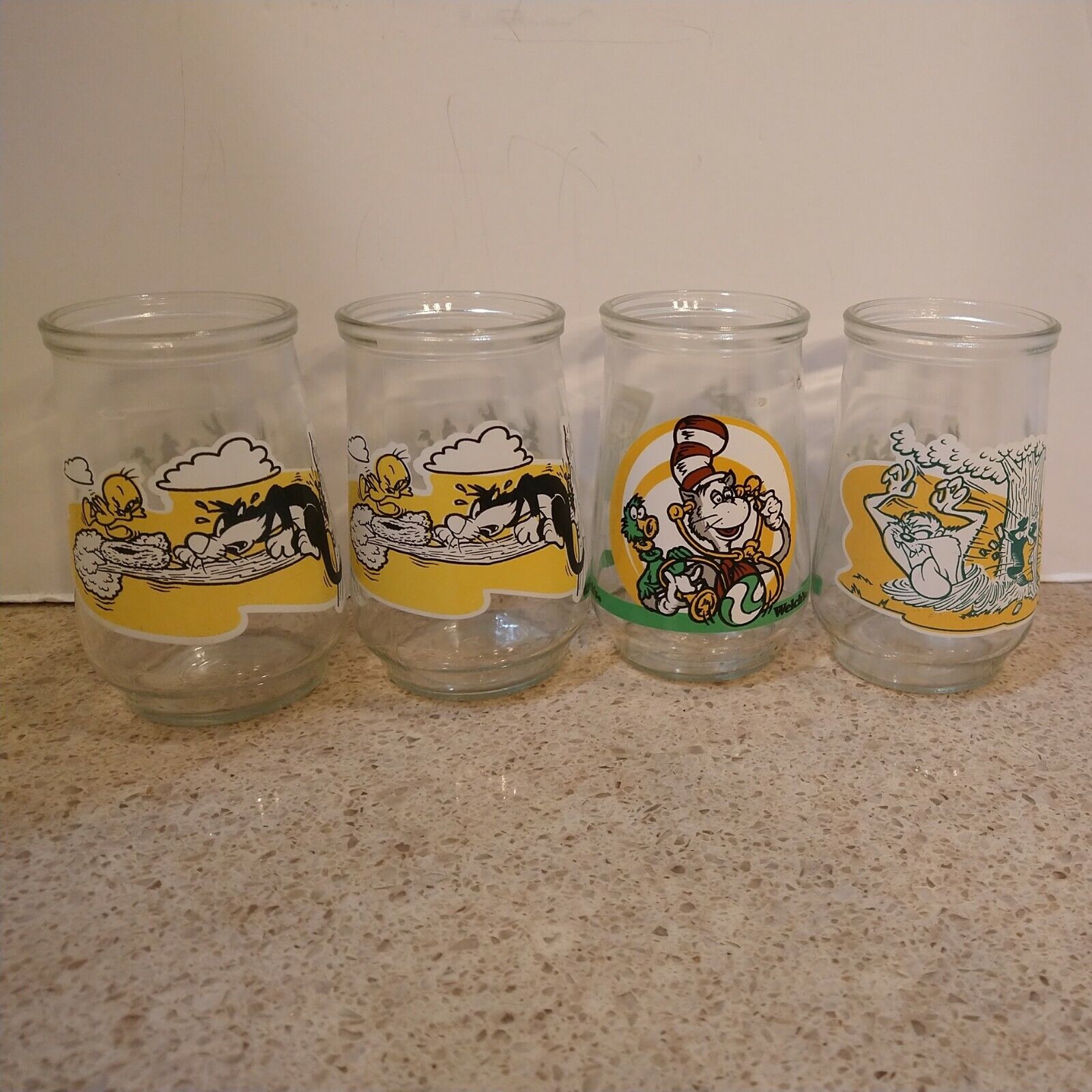 Lot 4 VTG 95-96 Looney Tunes Welch\'s 8oz Jelly Juice Glasses Tweety Taz Dr Seuss
