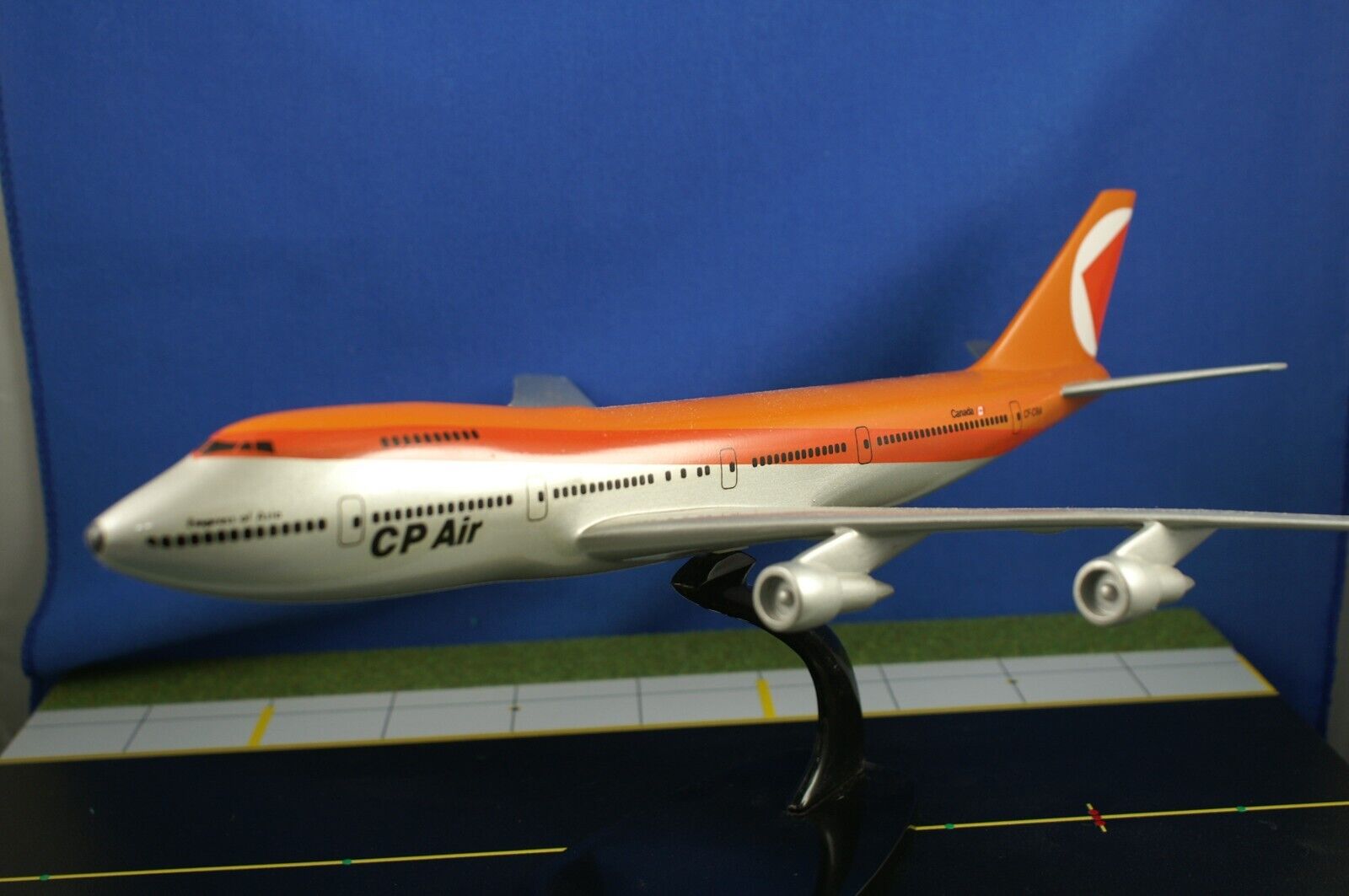 CP Air Boeing 747-200B Desk Top Model by Air Jet Advance  1:200