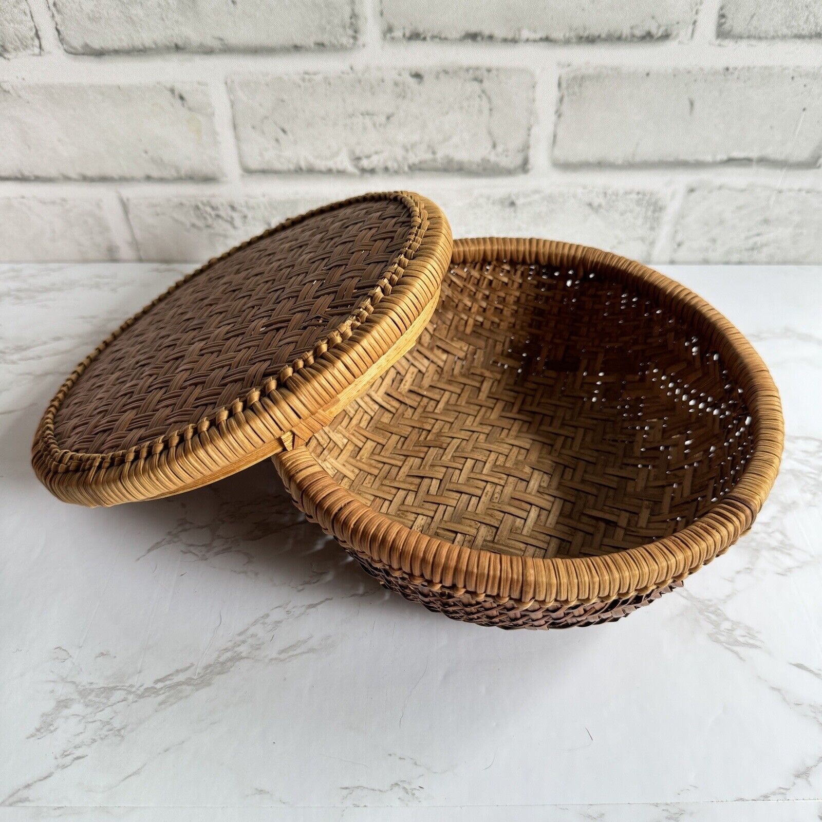 VTG Round Woven Lidded Wicker Basket Bamboo Boho Decor Cottage Sewing Storage