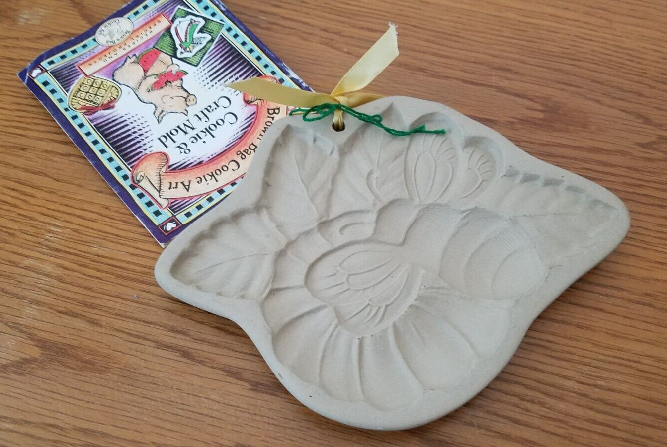 Rare Vintage Brown Bag Busy Bee Cookie Art Mold 2001 Hill Design