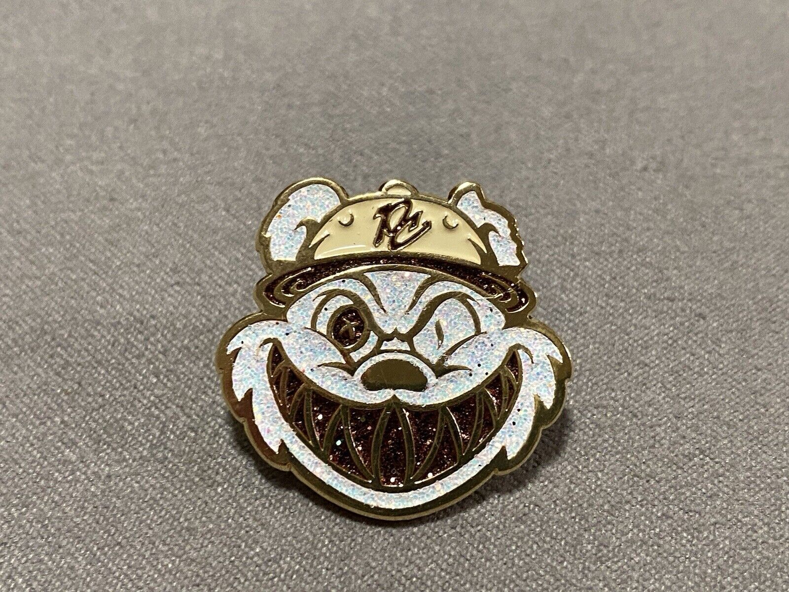 Pinzcity White Glitter Brown Grill Scare Bear Gold Hat Pin Mystery Pin