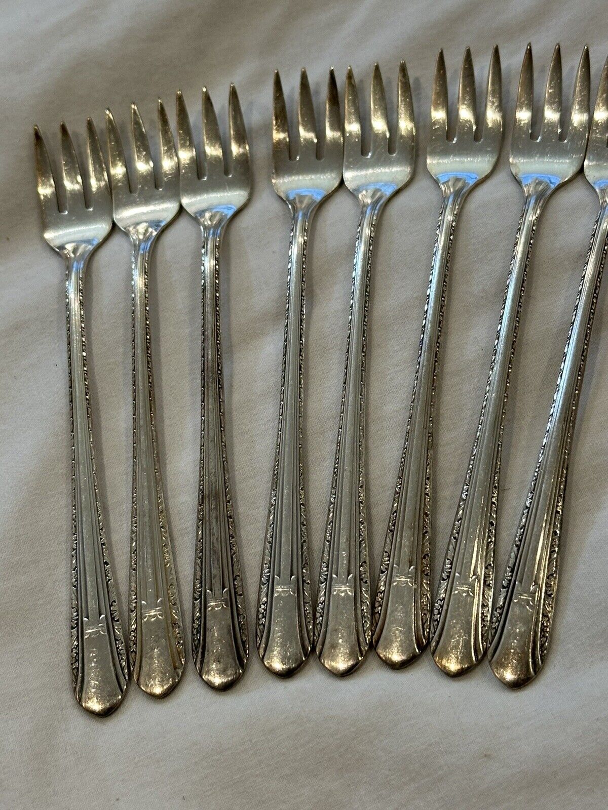 Genuine Vintage WM Rogers IS Small Shrimp Silver Tone Forks