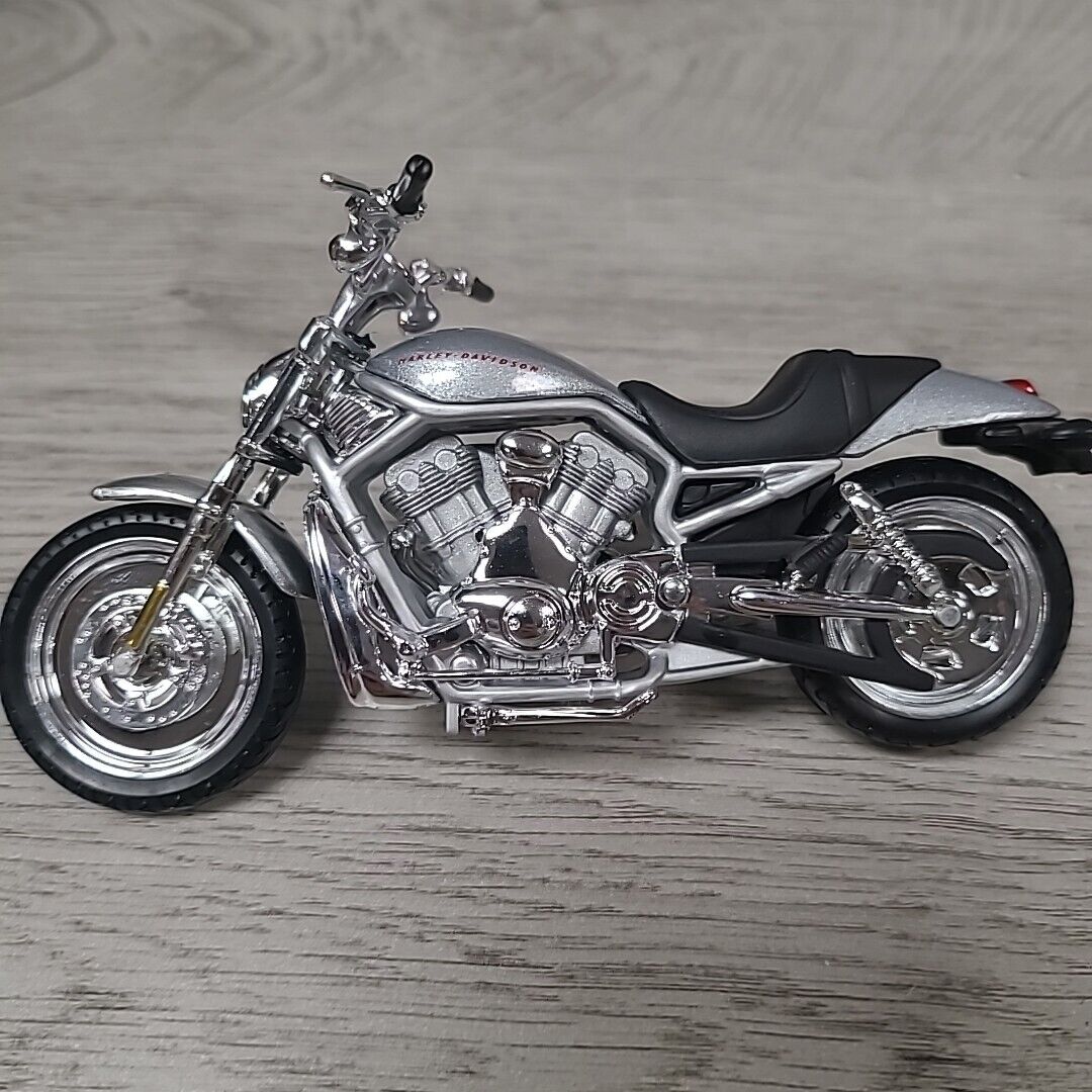 Maisto Harley Davidson Motorcycle Model Bike Hog 1:12 Open Box Silver 