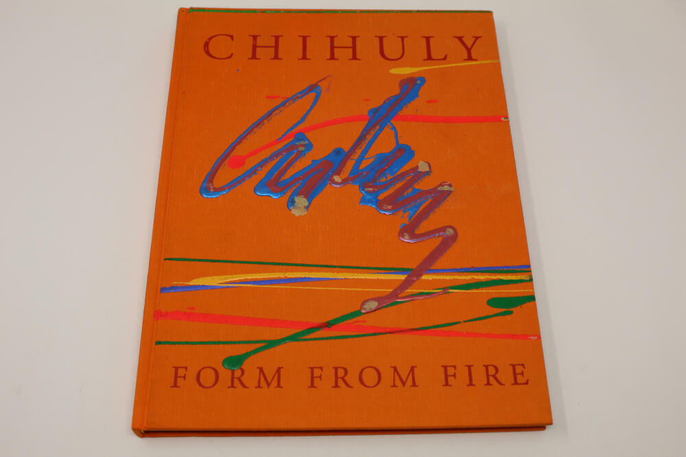 DALE CHIHULY SIGNED AUTOGRAPH W/ PAINT ON BOOK COVER - 