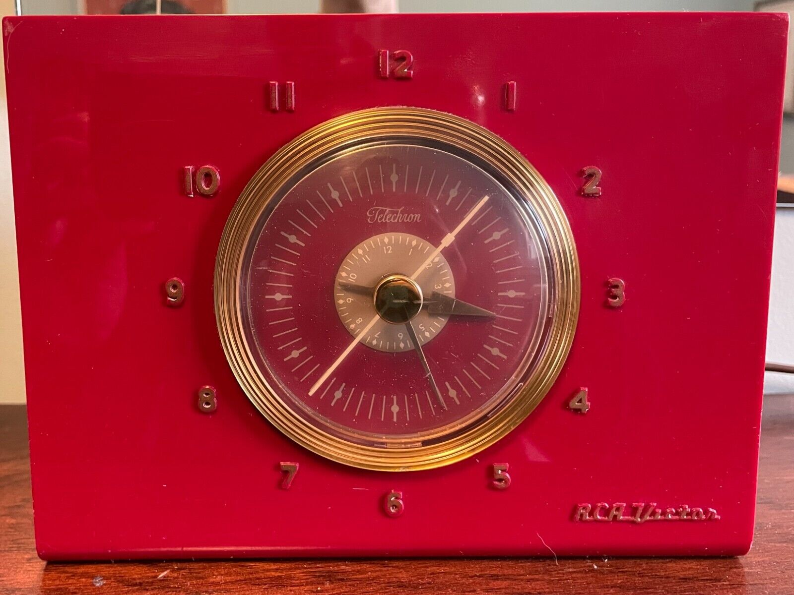 1952 RCA Victor Clock Radio Red Porthole Dial Telechron Model 2-C-513