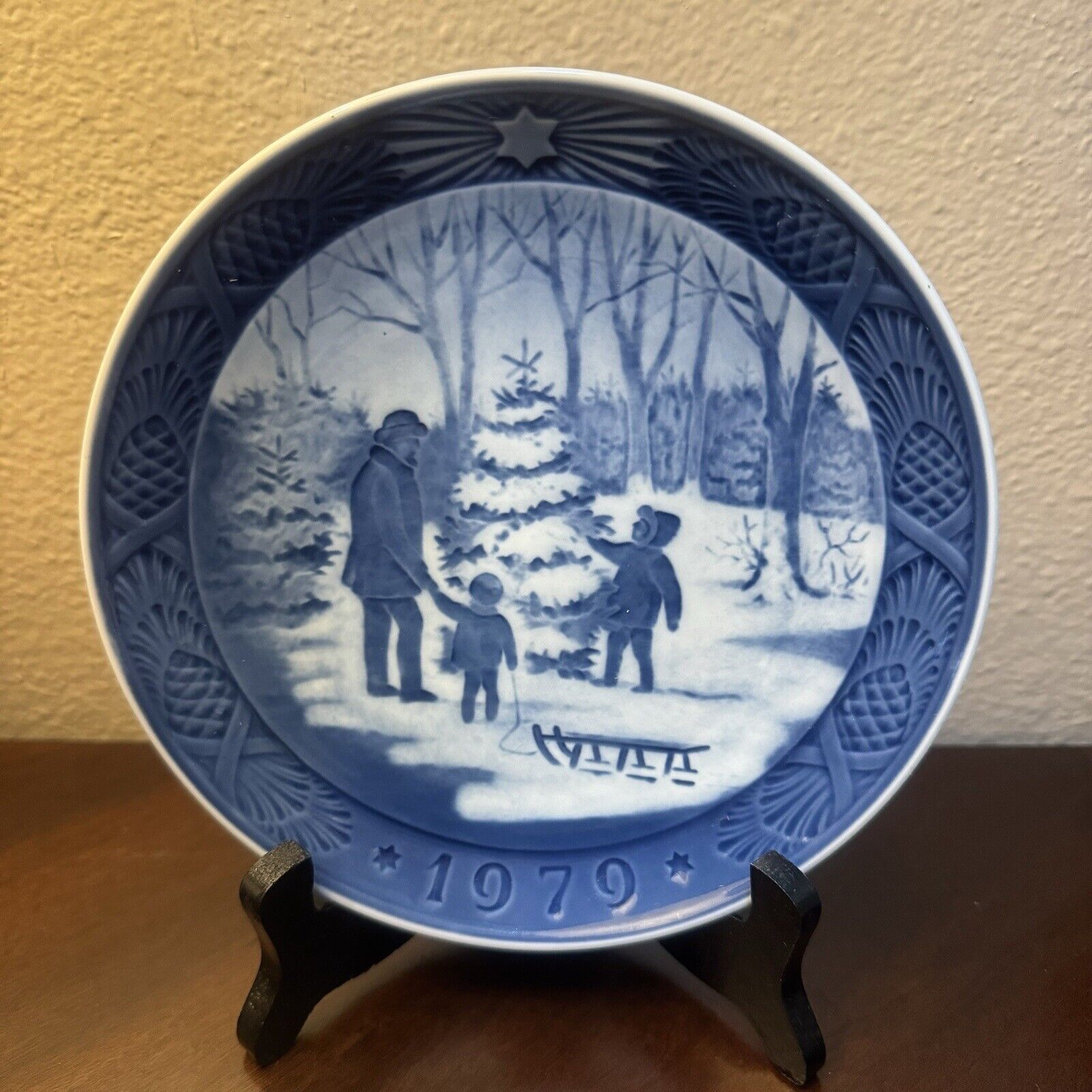 Vintage 1979 Royal Copenhagen ”choose Tree\'\' annual Christmas collection plate