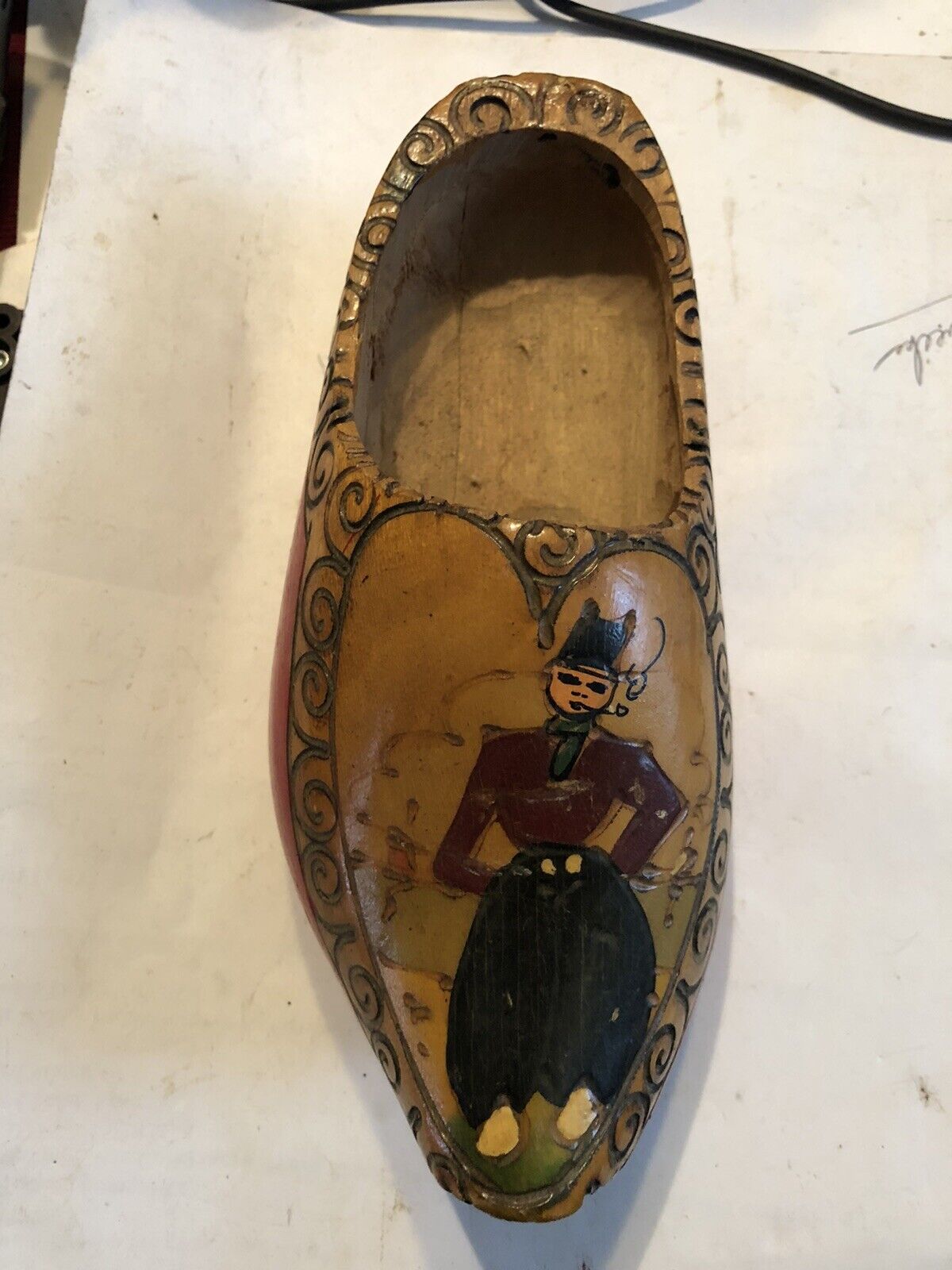 VINTAGE DUTCH HOLLAND WOODEN SHOE HAND CARVED AND PAINTED WALL HANGER OLD