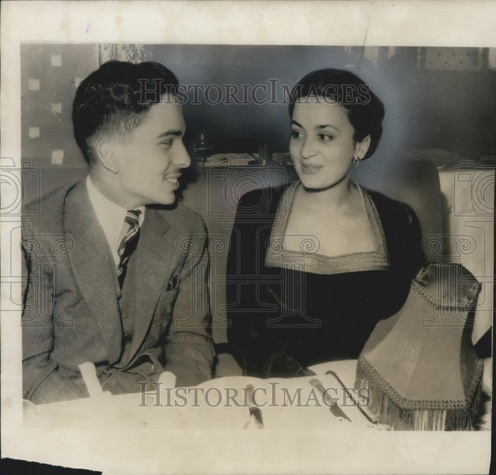 1953 Press Photo King Hussein of Jordan and Dina Abdul Hamid at party in London.
