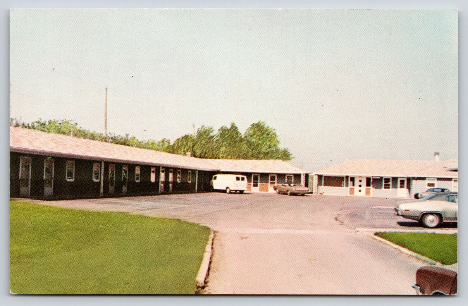 Roadside~Neenah Wisconsin~Twin City Motel On 150 W & 114 E~Vintage Postcard