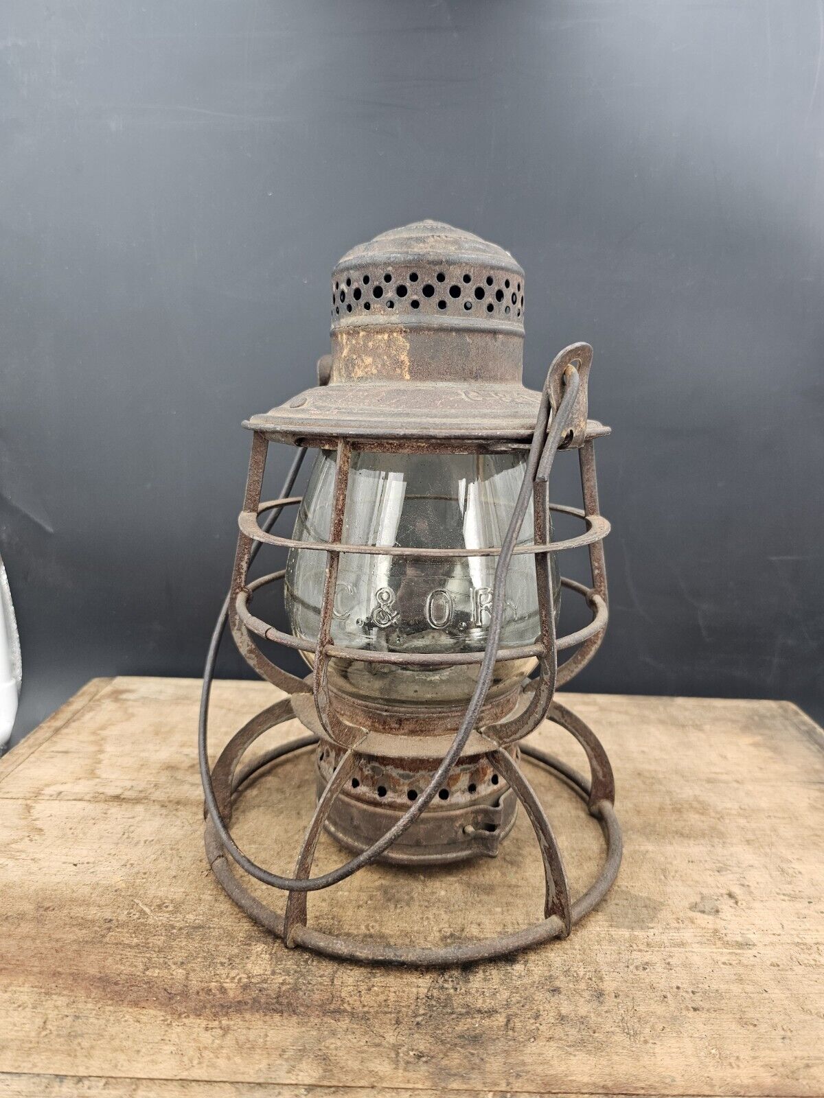 Antique C&O Ry Armspear Lantern Railway Railroad Chesapeake and Ohio Cast Globe 