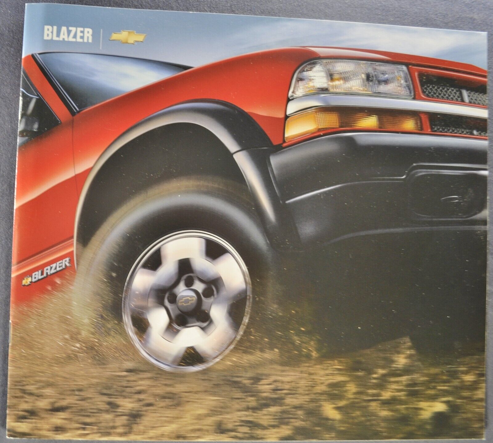 2004 Chevrolet Blazer Truck Brochure LS ZR2 Xtreme 4x4 Excellent Original 04