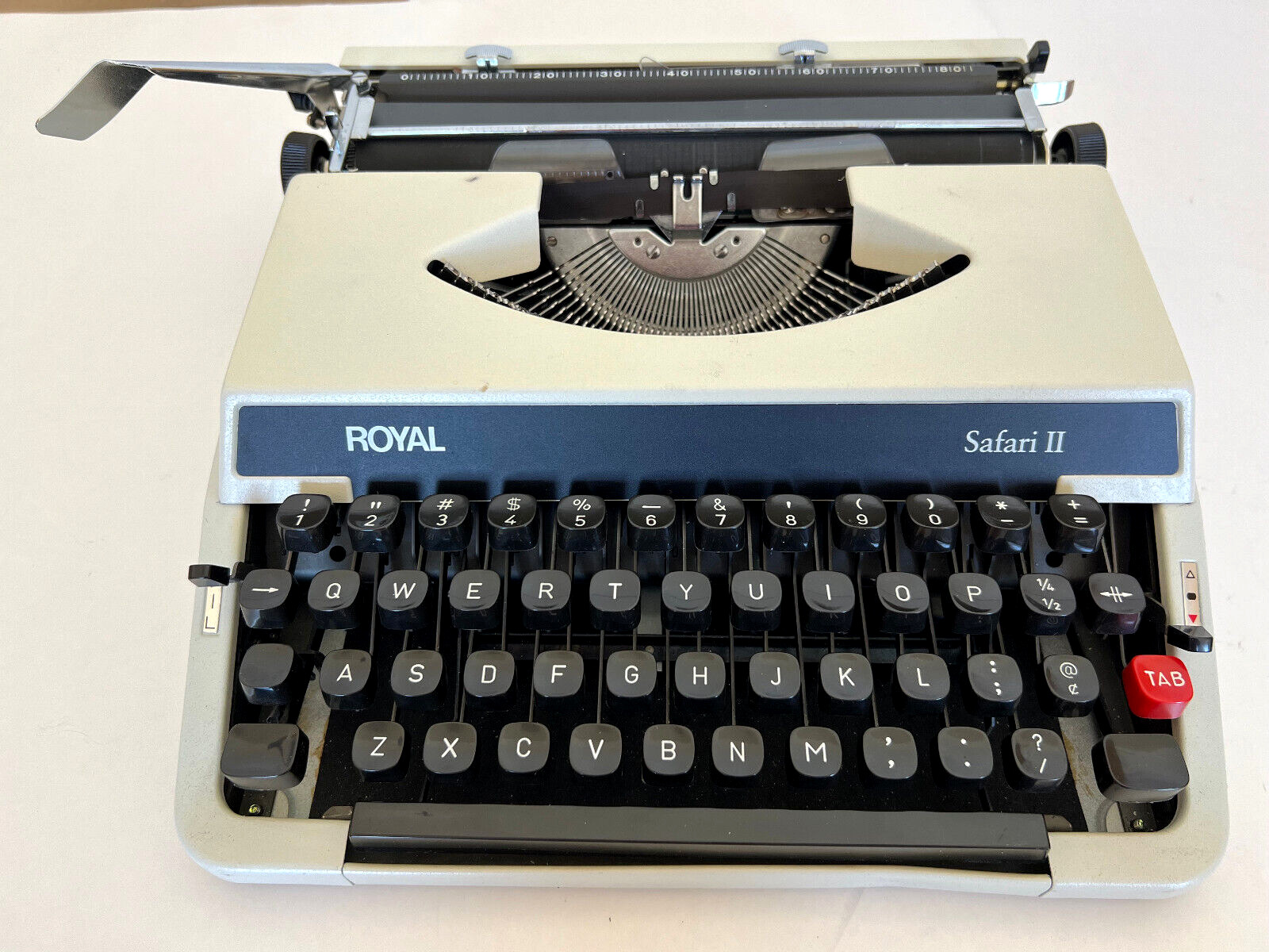Vintage Royal Safari II Portable Typewriter Black-White With Case
