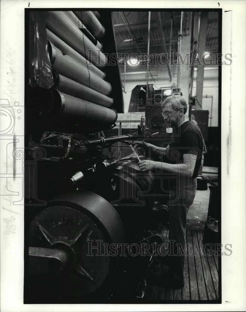 1990 Press Photo Cooper Tires Findley Ohio - cvb71864