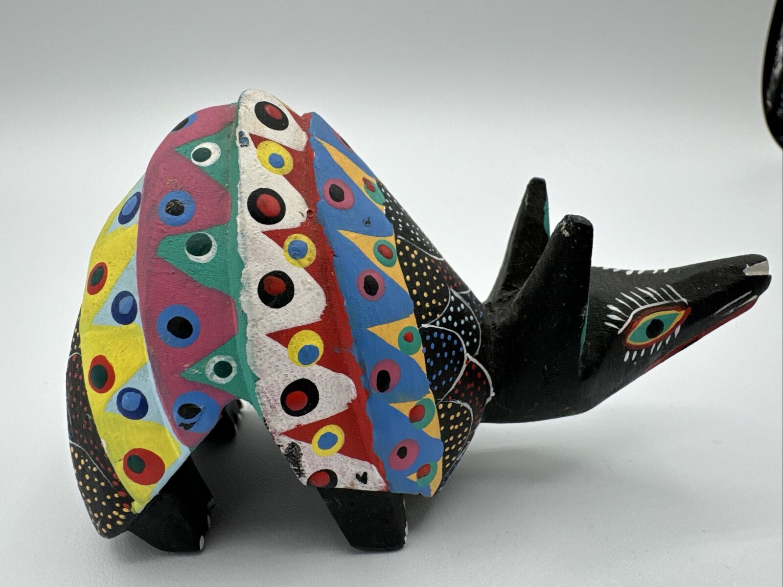 COLORFUL ARMADILLO HAND CARVED  FOLK ART OAXACA MEXICO SIGHNED  MISSING TAIL H