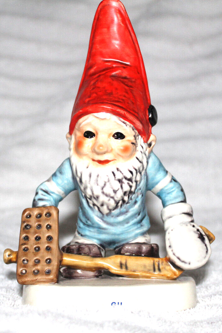 VTG Goebel CoBoy Gil Hockey Goalie 17528-17 W. Germany Porcelain Figurine Hummel