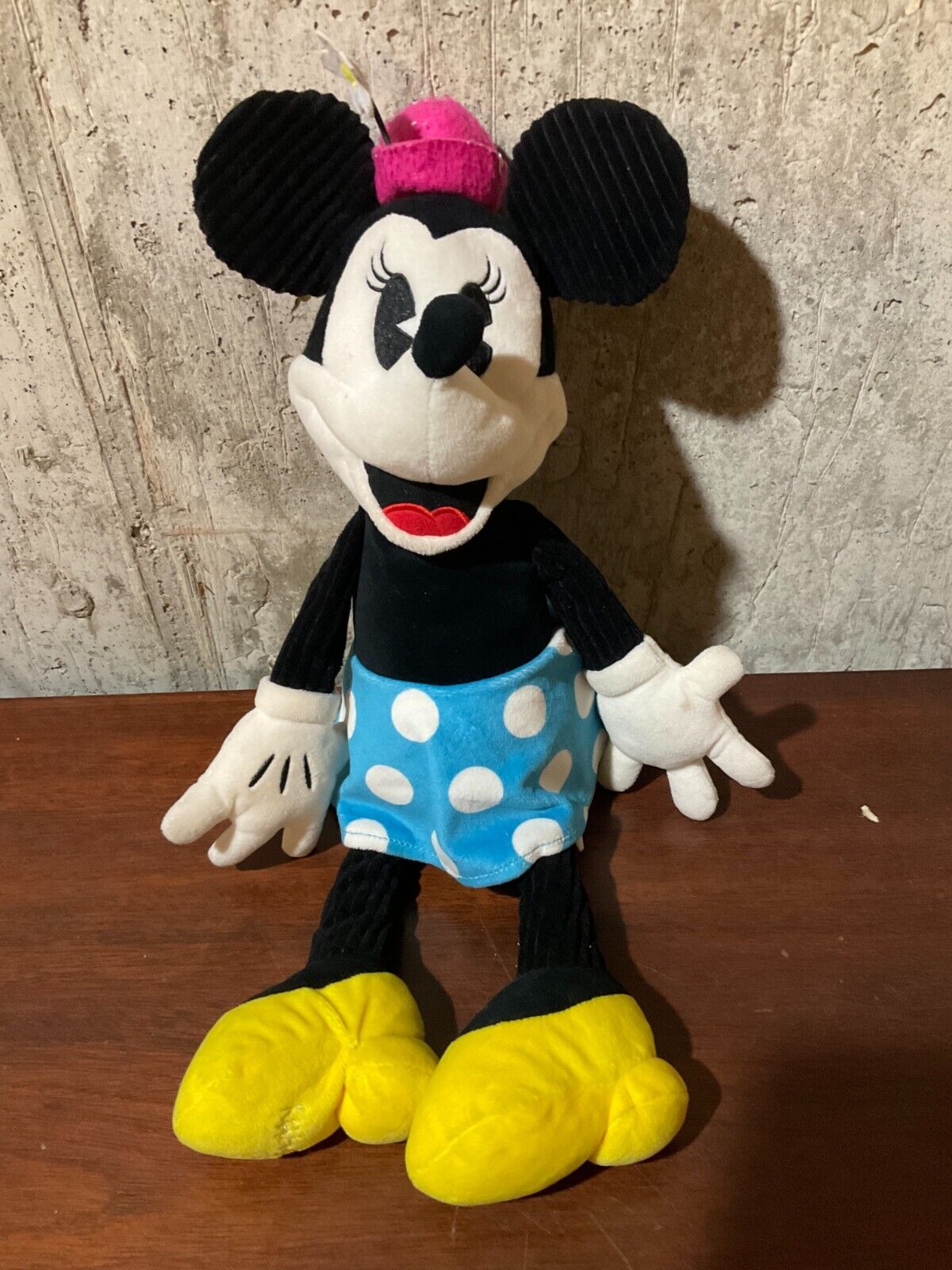 2021 Disney Scentsy Buddy Minnie Mouse Plush 18\