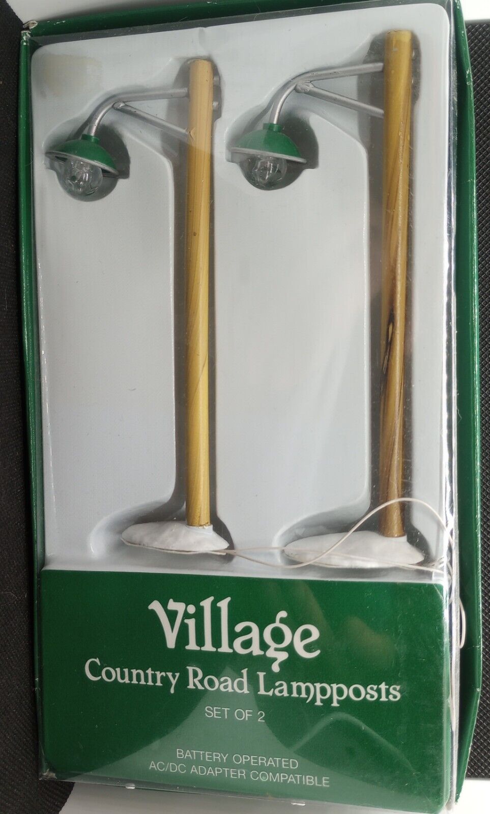 Snow Village Country Road Lamp Posts Set of 2 # 5262-8 w/original box DEPT 56