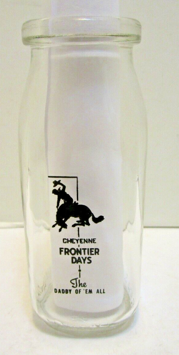 VINTAGE 1962 PLAINS DAIRY CHEYENNE FRONTIER DAYS HALF PINT BOTTLE **NEVER USED**