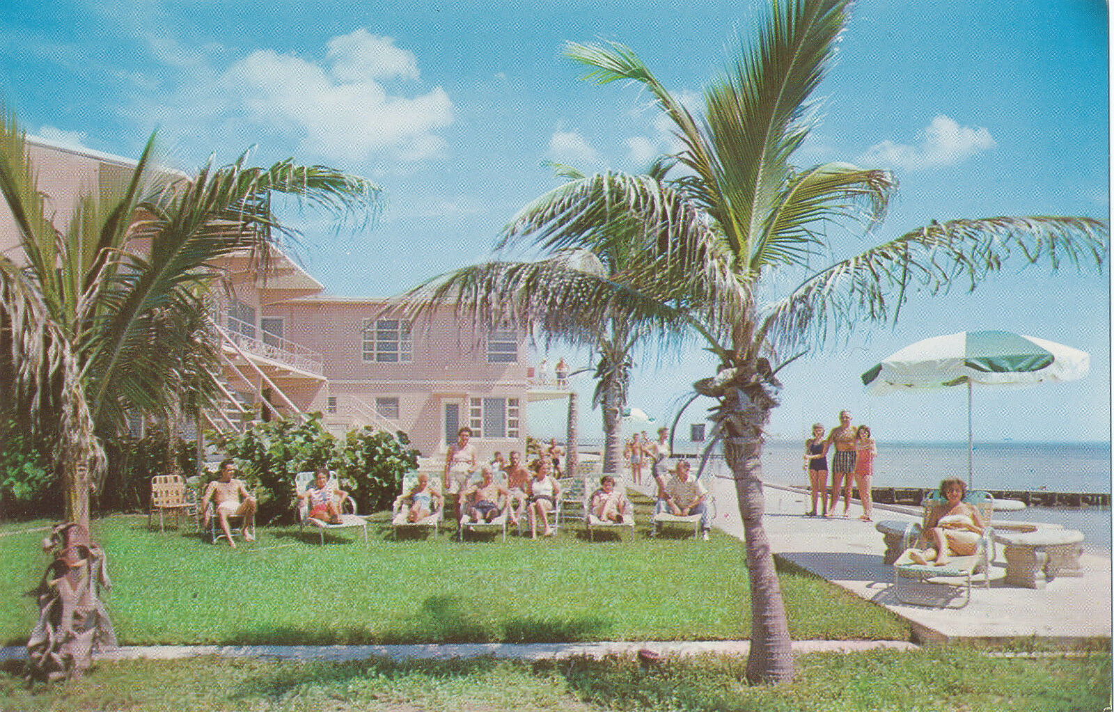 SIROCCO APARTMENTS & MOTEL HOLLYWOOD BEACH FL- unused chrome postcard