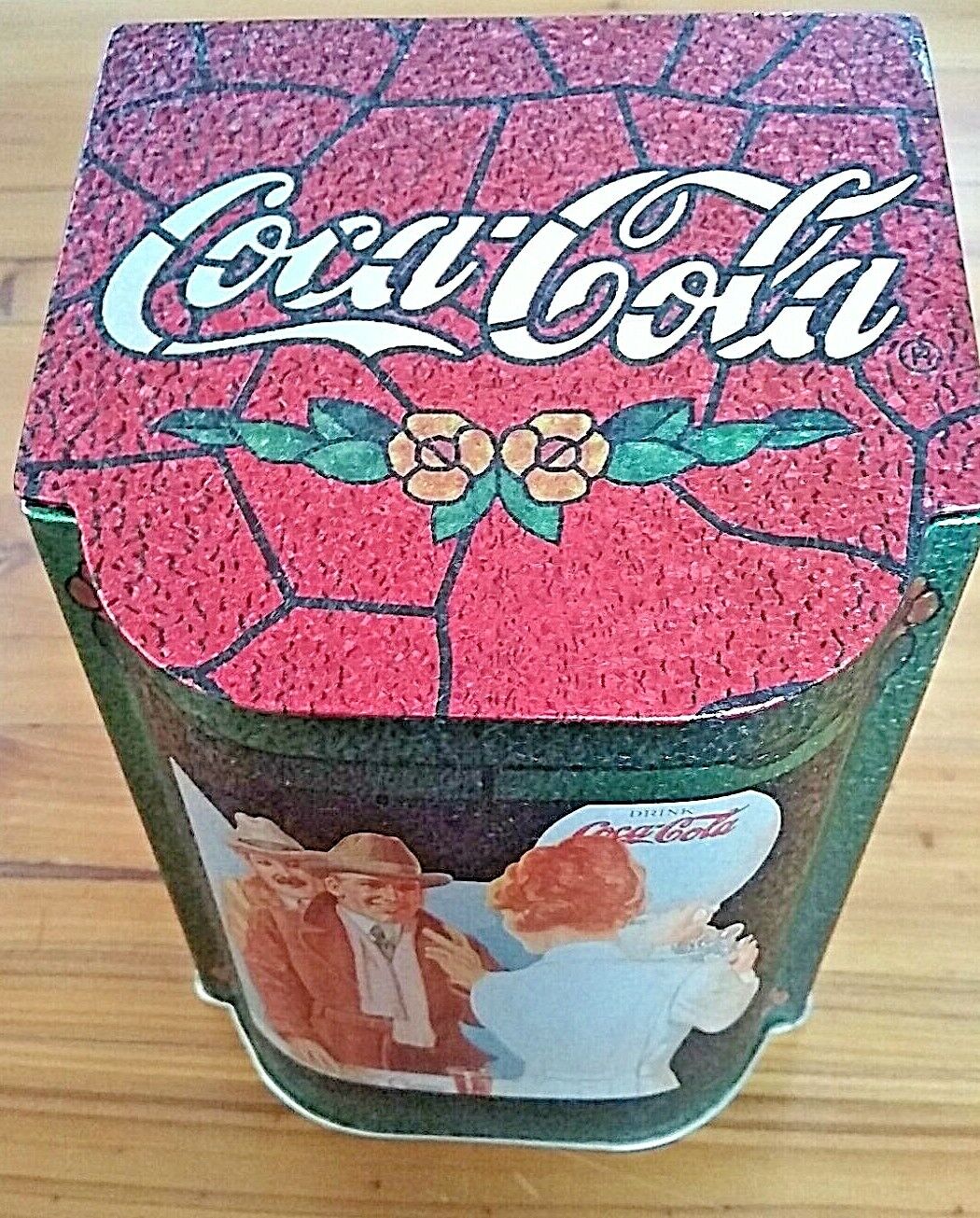 Classic  1998 Old Fashioned Christmas Drink Coca-Cola Collectible Tin 