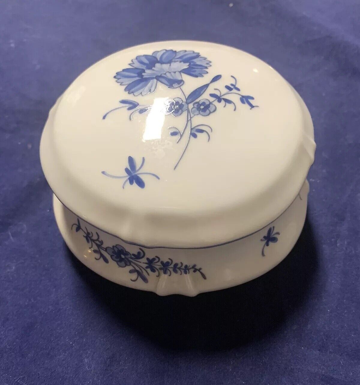 Antique Rare Porcelain de Chantilly Décor a la Main Limoges France Trinket Box