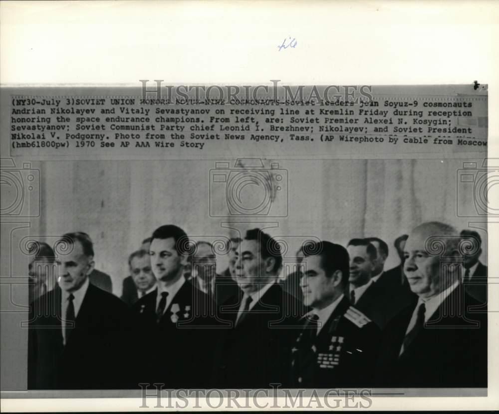 1970 Press Photo Politicians & Cosmonauts during reception, Kremlin, Russia