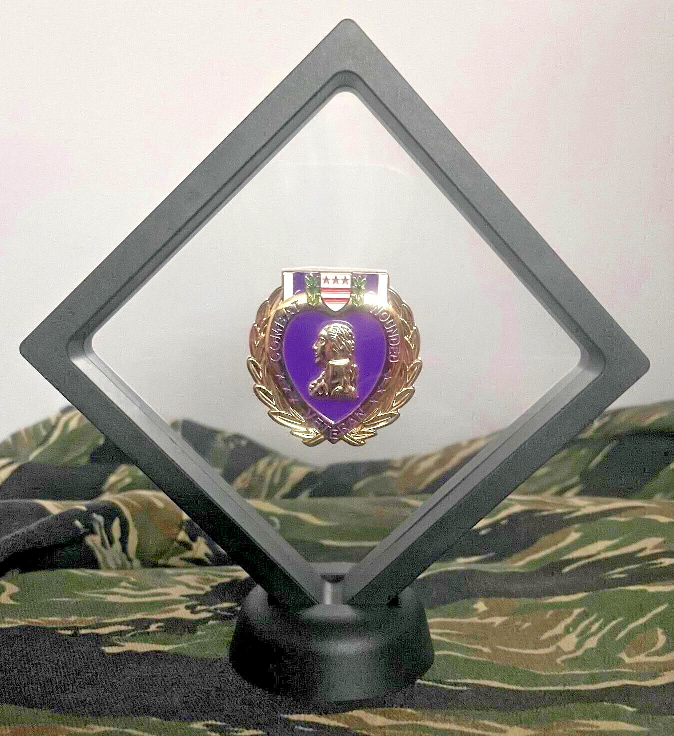 PURPLE HEART COMBAT WOUNDED VETERAN CHALLENGE COIN WITH DISPLAY CASE ARMY USMC