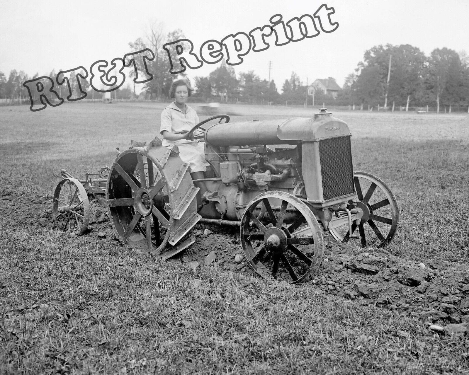 Fordson Vintage Farm Tractor Year 1921 - Photo