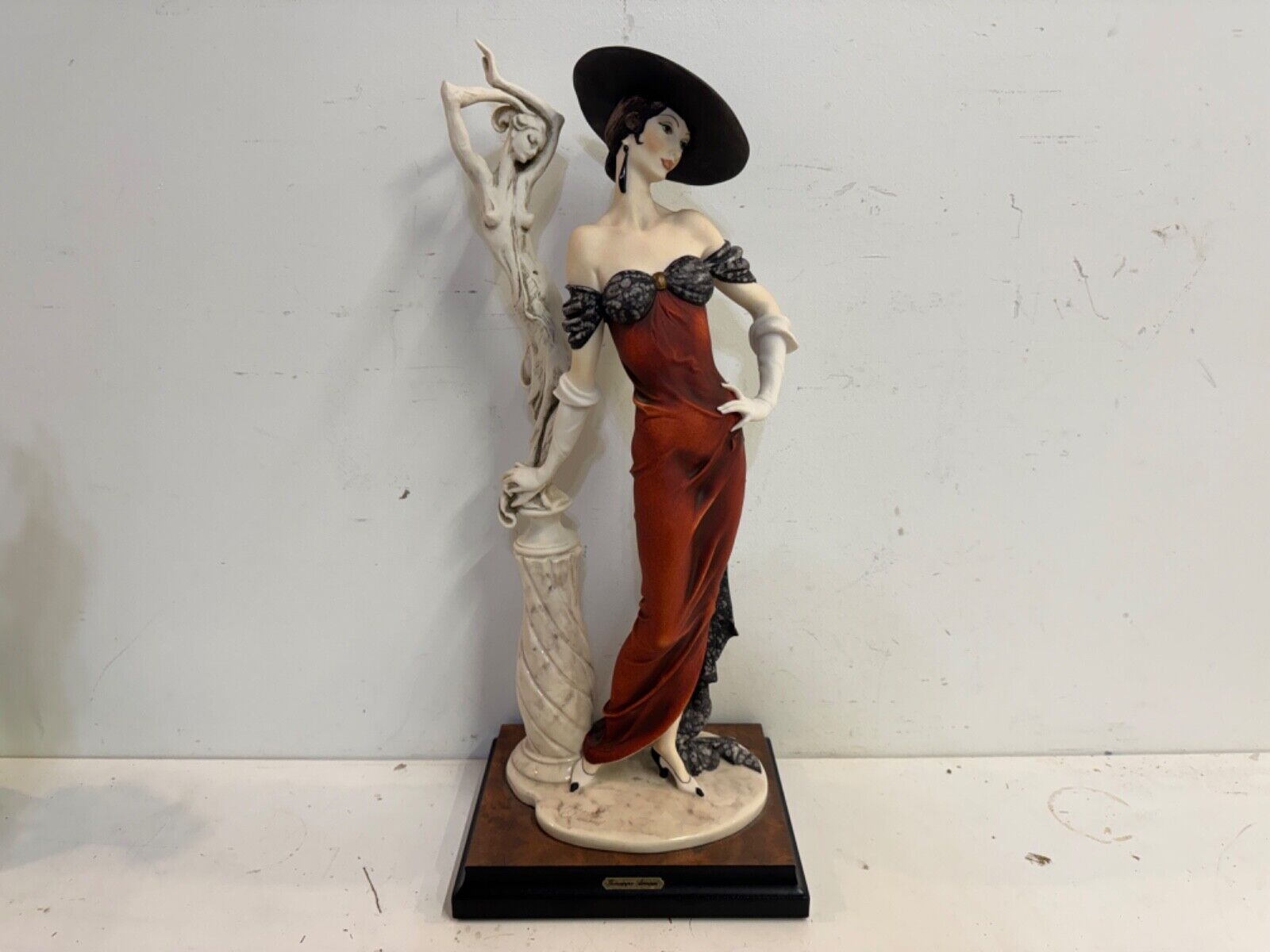 Vintage Giuseppe Armani “Fascination” Lady with Sculpture L.E. 1544/5000 192C