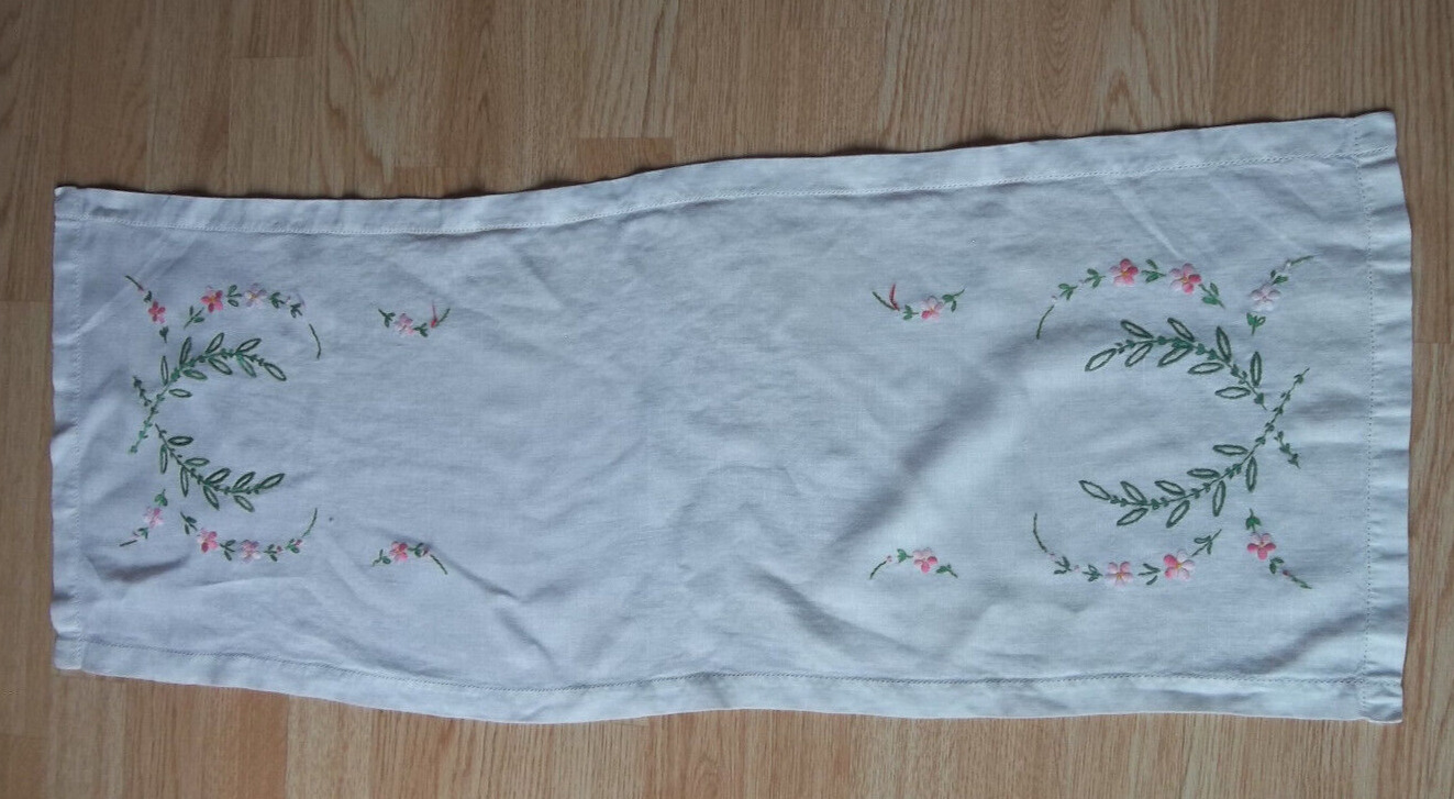 Vintage Embroidered Linen Dresser Scarf Floral